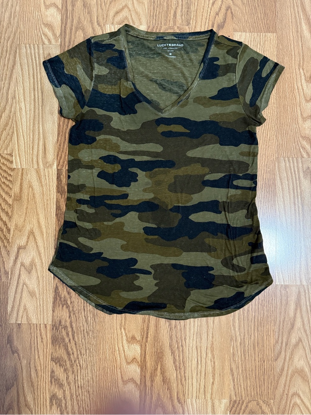 Lucky Brand Olive & Black Camo V-Neck Short Sleeve Tee size medium